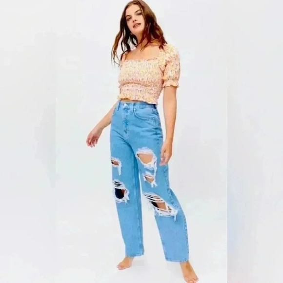 Urban Outfitters Daydreamer Floral Smocked Off The Shoulder Crop Top Size Large - Picture 1 of 12